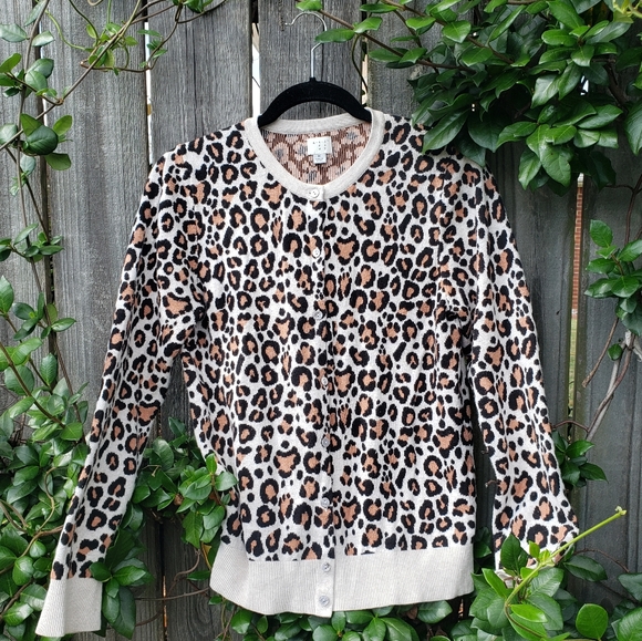 Thick & cozy leopard print button down cardigan - Picture 1 of 12